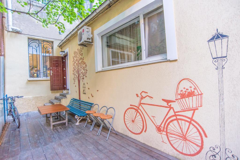 Hostel Berloga Odessa Exterior foto